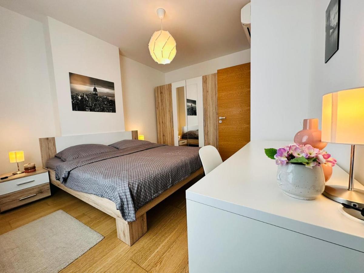 Apartments05 In New Building With Free Parking Panorama City - Amazing View Close To Old Town Pressburg Exterior foto