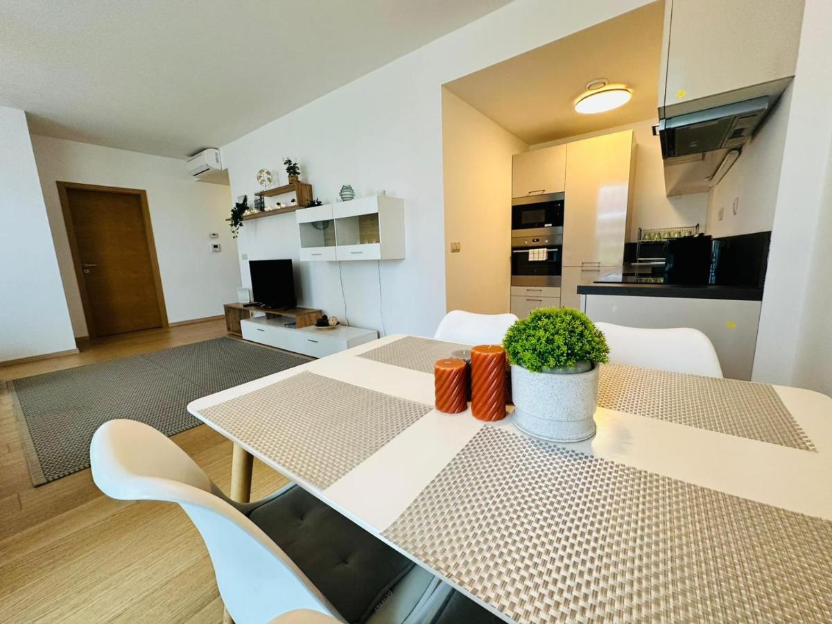 Apartments05 In New Building With Free Parking Panorama City - Amazing View Close To Old Town Pressburg Exterior foto